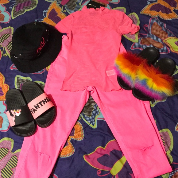 Pink Outfit - Picture 4 of 4